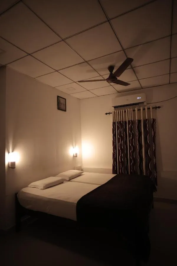 White Shore Beach Homestay アーラップーザ県