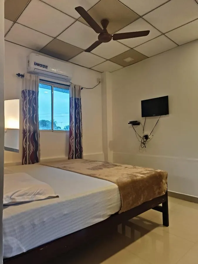 White Shore Beach Homestay アーラップーザ県