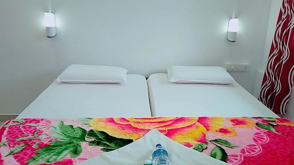 White Shore Beach Homestay アーラップーザ県